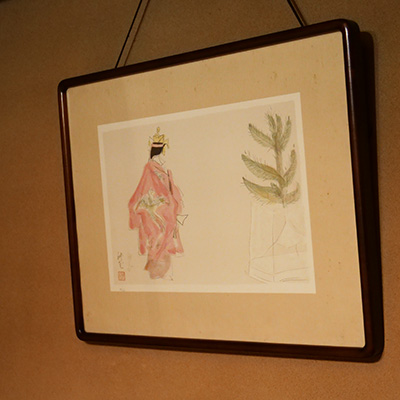 Japanese art and craft displayed painting (sculpture, pottery and other art craft) exhibited at this facility.