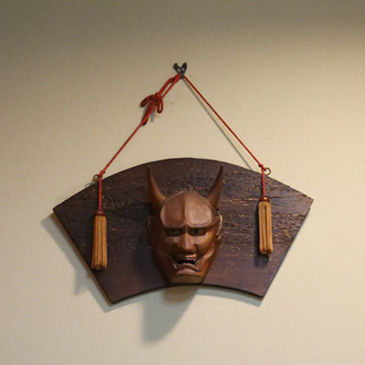 Japanese art and craft displayed painting (sculpture, pottery and other art craft) exhibited at this facility.