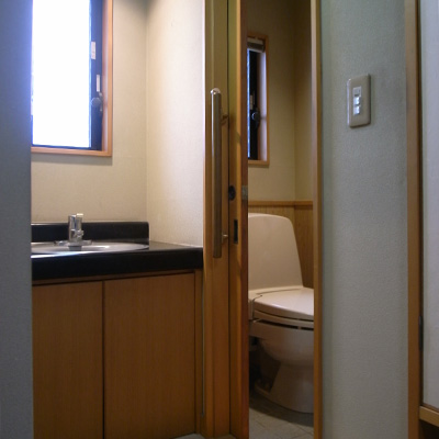 Bathroom downstairs. (powder room & toilet)